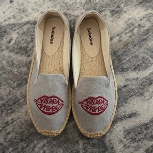 Soludos Women's Light Blue Espadrille Slip-Ons with Red Embroidered Lip Detail